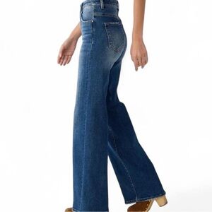 Risen Jeans High-waisted blue flare jeans with a relaxed subtle straight cut 0